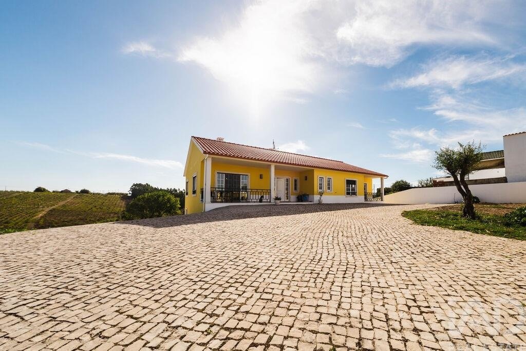 Townhouse in Bombarral e Vale Covo, Leiria District, Portugal 1 - 18991698