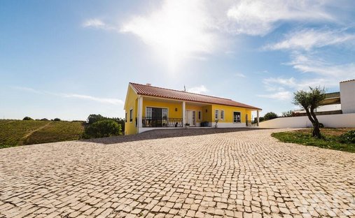 Townhouse in Bombarral e Vale Covo, Leiria District, Portugal 1
