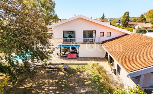 House in Est, Saint-Vincent-de-Tyrosse, France 1
