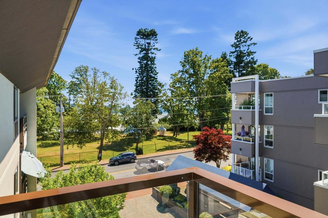 Condo in White Rock, British Columbia, Canada 1 - 18991466