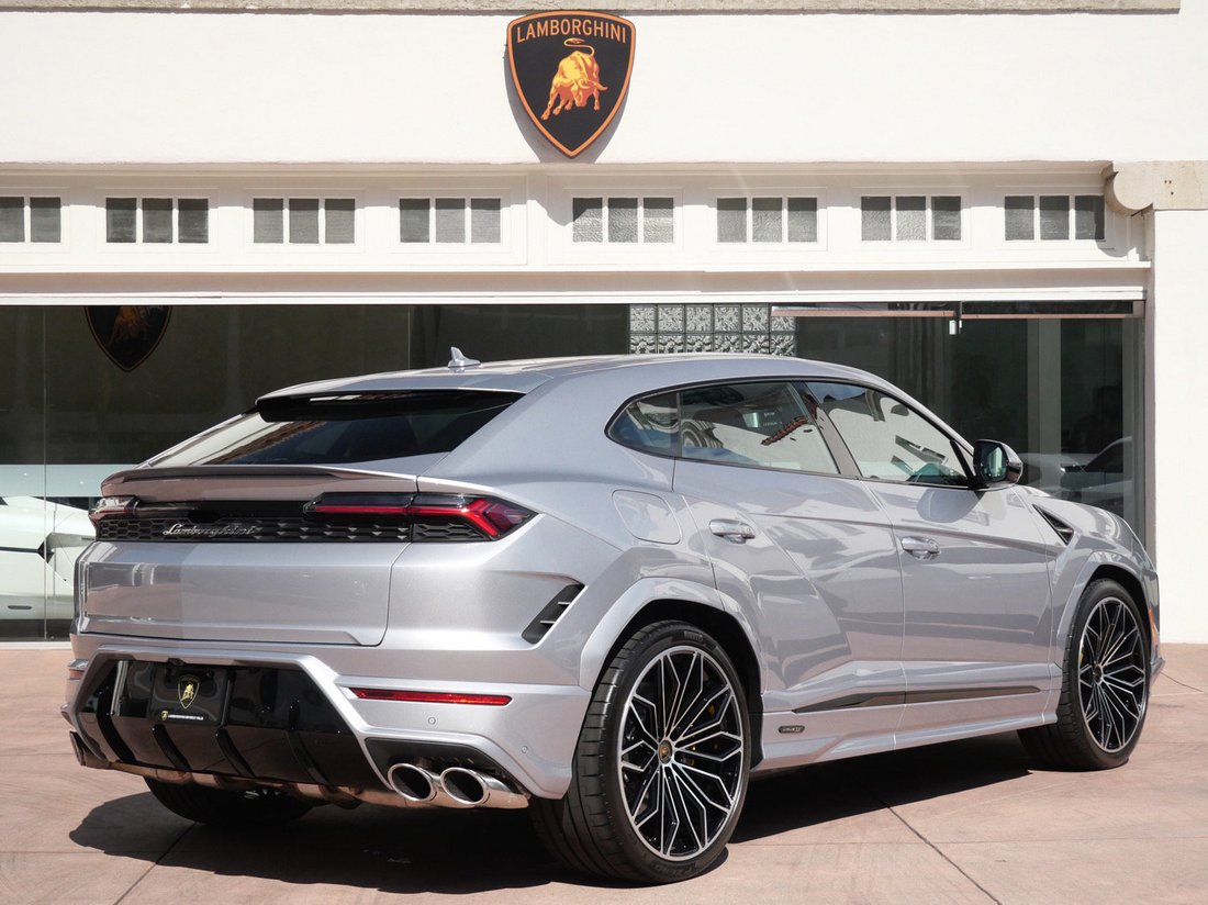 Suv in Beverly Hills, CA, United States 3 - 18991578