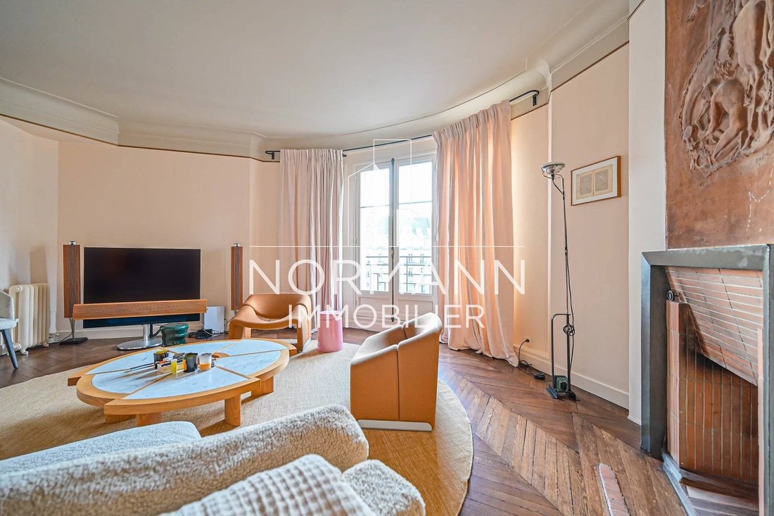 Apartment in Invalides, Paris 7e Arrondissement, Paris 2 - 17549647