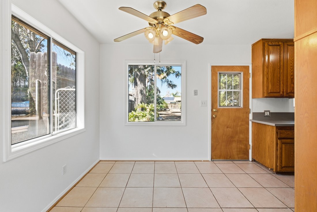 Escondido, California, United States 5 - 18992209