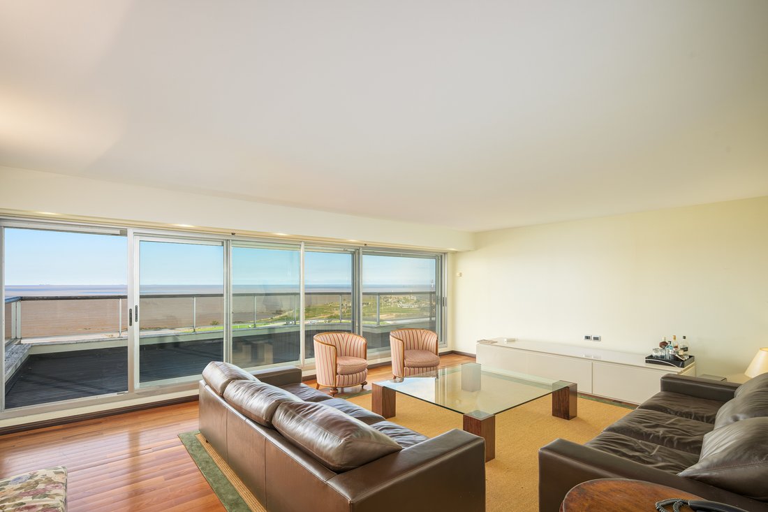 Apartment in Montevideo, Departamento de Montevideo, Uruguay 1 - 18992258