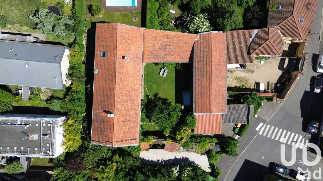 House in Saint-Genis-les-Ollieres, Auvergne-Rhône-Alpes, France 4 - 18992420