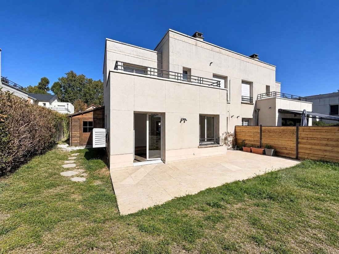 House in Chatou, Ile-de-France, France 1 - 18992275
