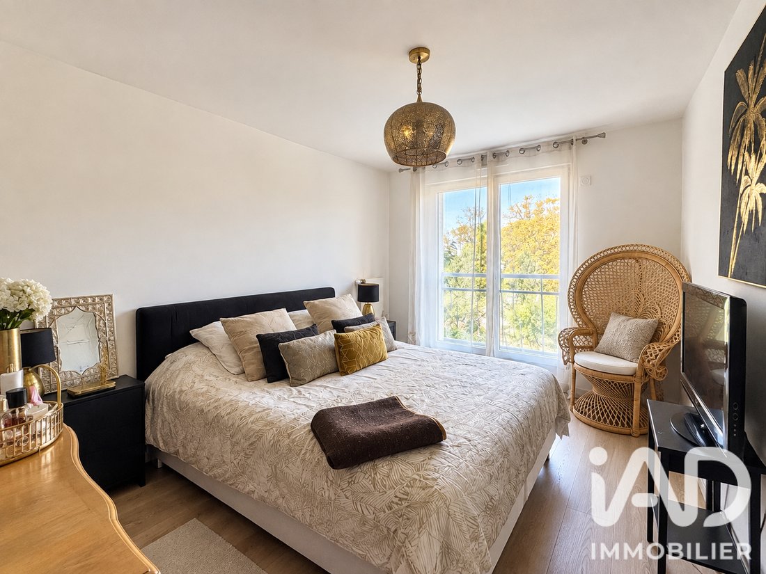 Apartment in Côte Saint Louis, Garches, France 4 - 18992393