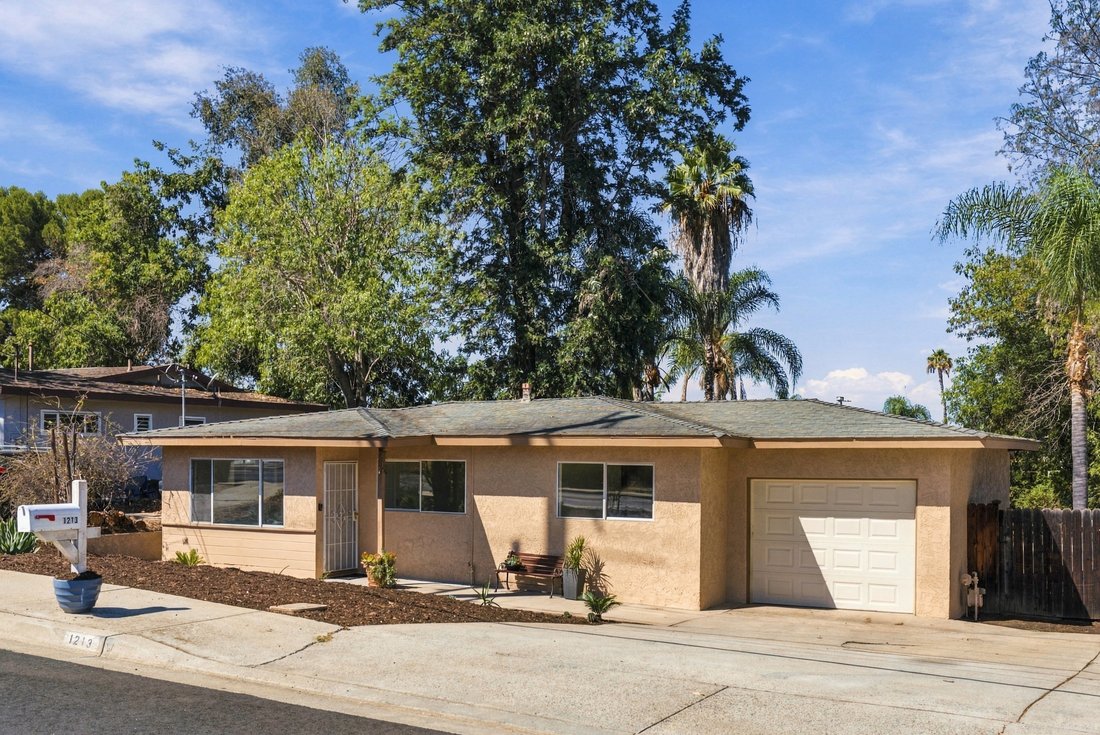 Escondido, California, United States 1 - 18992209