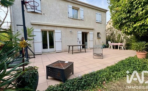 House in Mandres-les-Roses, Ile-de-France, France 1