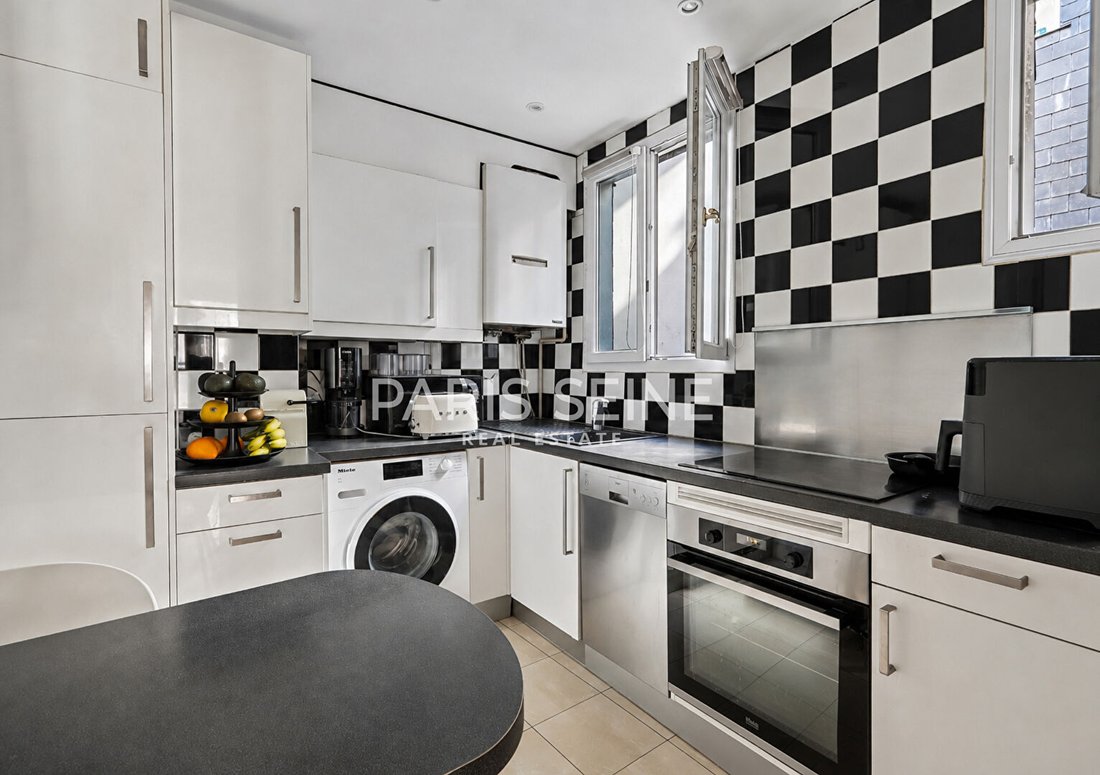 Apartment in Saint Placide, Paris 6e Arrondissement, Paris 4 - 18992128
