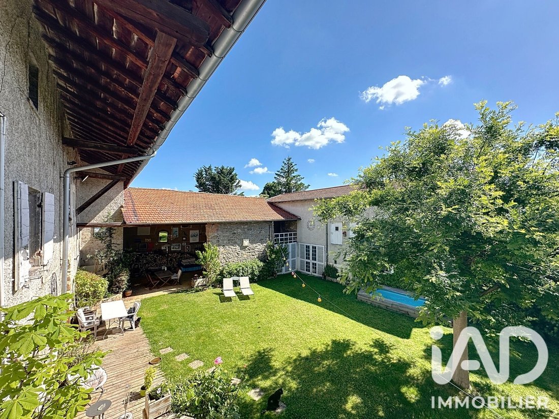 House in Saint-Genis-les-Ollieres, Auvergne-Rhône-Alpes, France 1 - 18992420