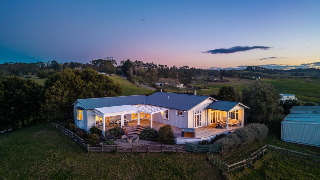 Waitoki, Auckland, New Zealand 1 - 18992203