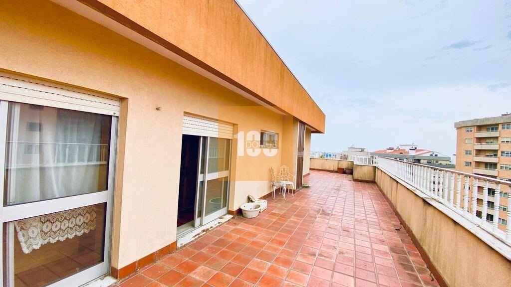 Apartment in Mafamude e Vilar do Paraiso, Porto District, Portugal 2 - 18992059