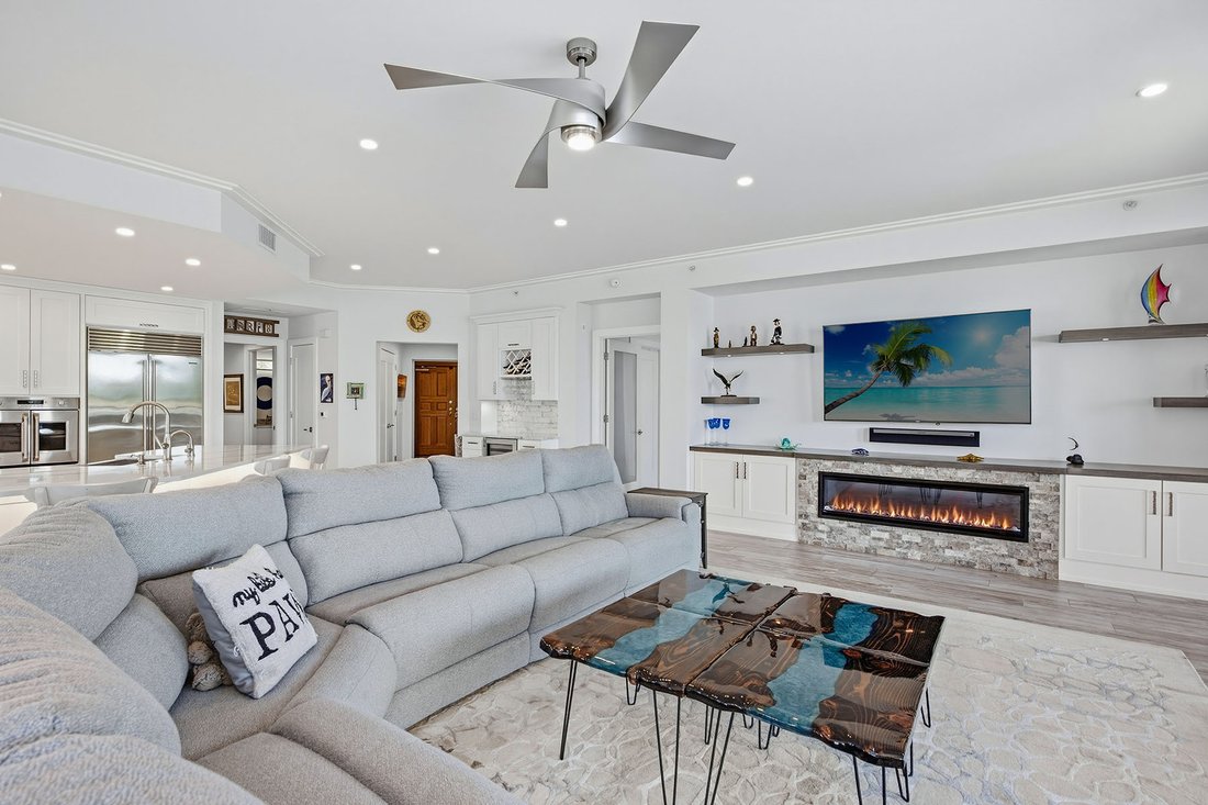 Condo in Marco Island, Florida, United States 5 - 18992220