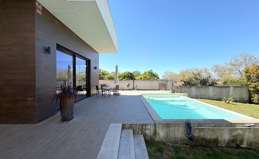 House in Azeitao (Sao Lourenco e Sao Simao), Setubal, Portugal 1