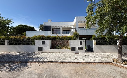 House in Azeitao (Sao Lourenco e Sao Simao), Setubal, Portugal 1