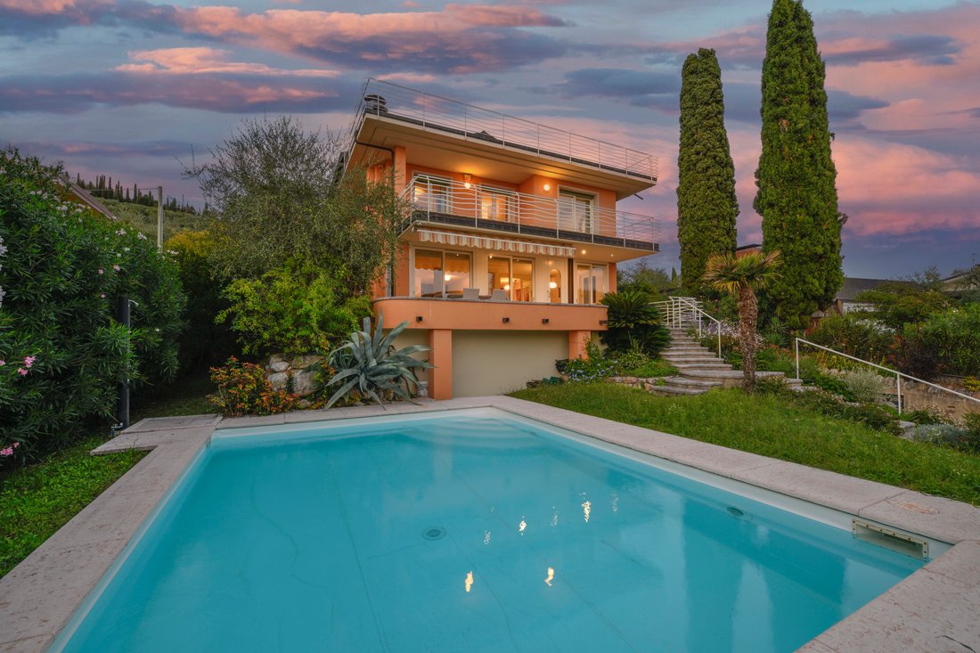 Villa in Garda, Veneto, Italy 1 - 16102826