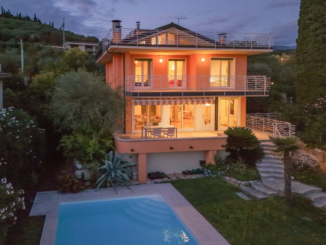 Villa in Garda, Veneto, Italy 2 - 16102826