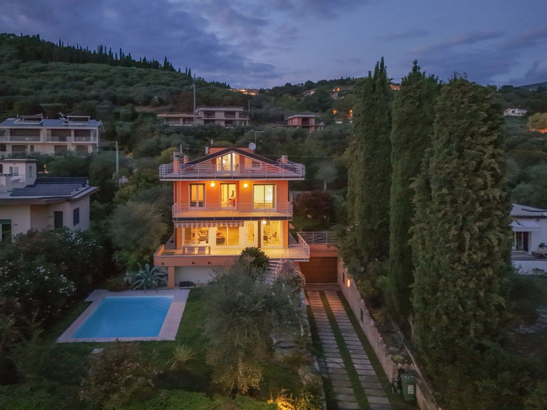 Villa in Garda, Veneto, Italy 3 - 16102826