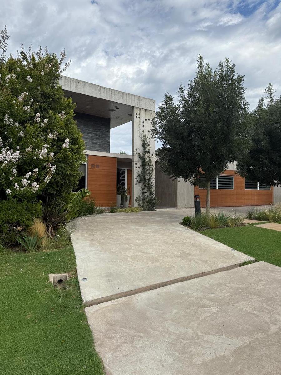 House in Funes, Santa Fe Province, Argentina 4 - 18992483
