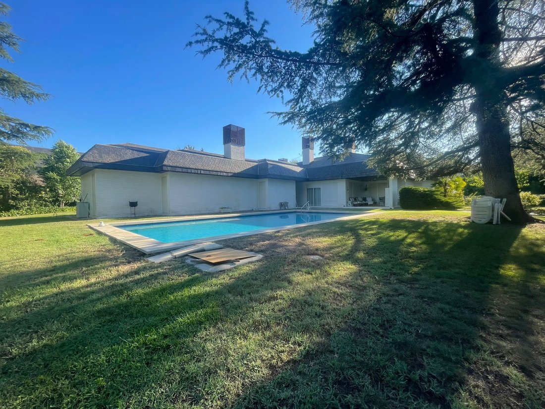 Villa in Villanueva de la Canada, Comunidad de Madrid, Spain 1 - 18992479