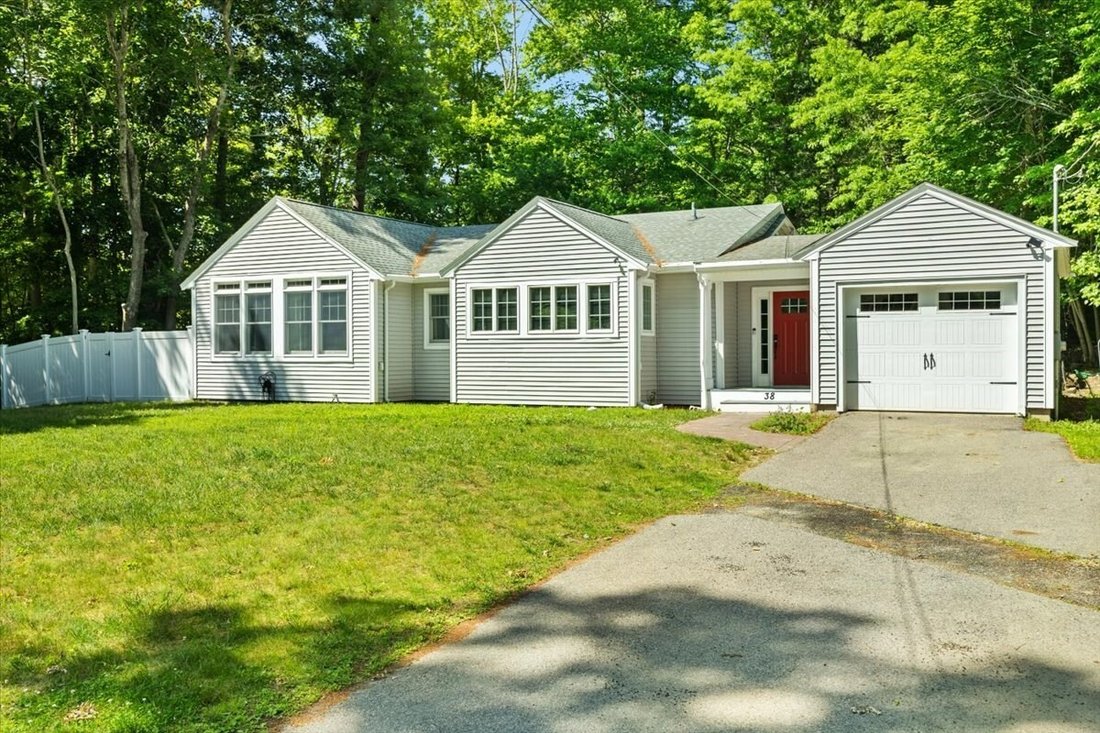Mansfield, Massachusetts, United States 1 - 18992455