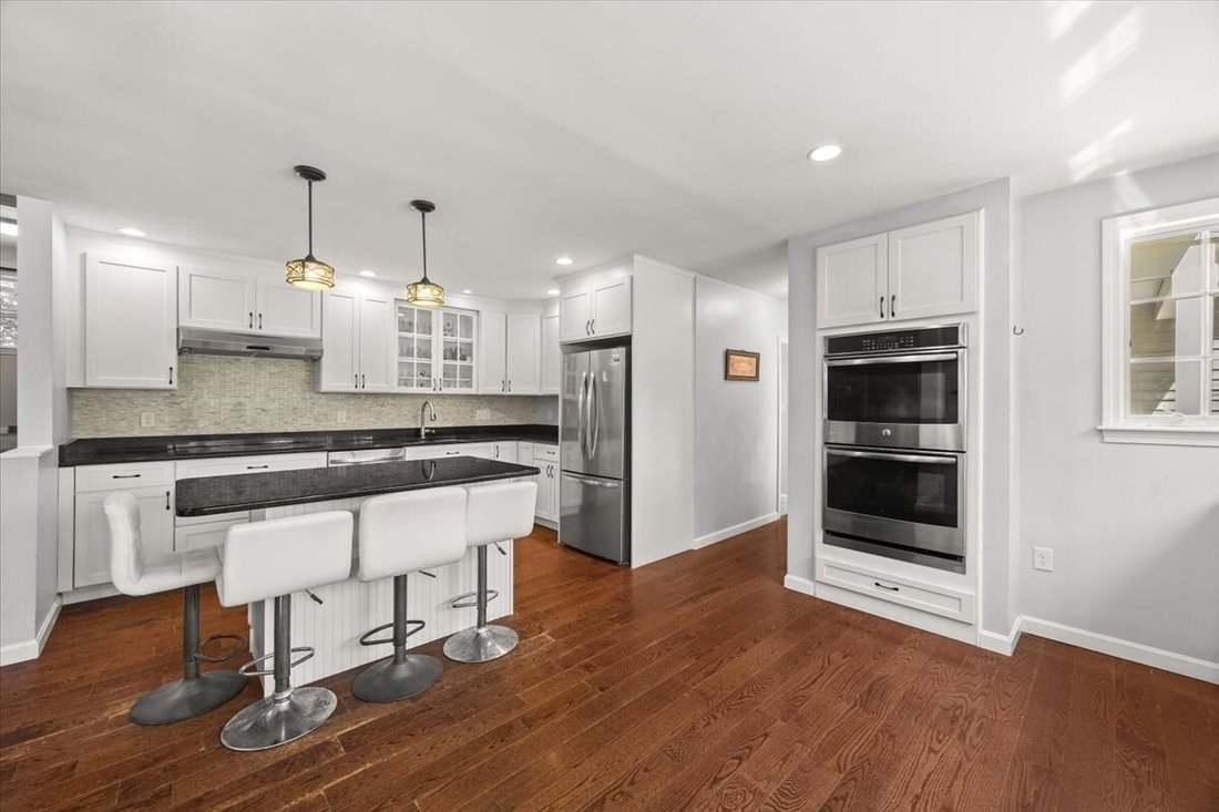 Mansfield, Massachusetts, United States 5 - 18992455