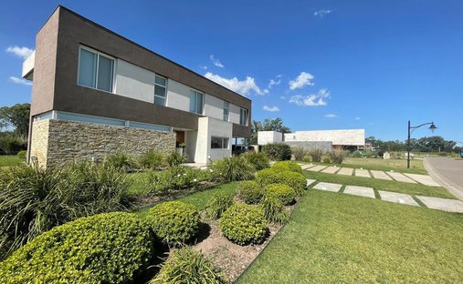 House in Carlos Spegazzini, Buenos Aires, Argentina 1