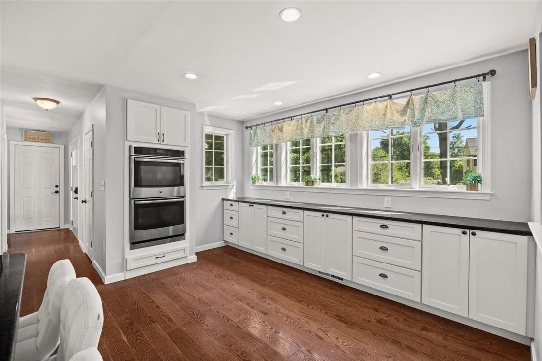 Mansfield, Massachusetts, United States 4 - 18992455