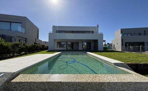 House in Dique Luján, Buenos Aires Province, Argentina 1