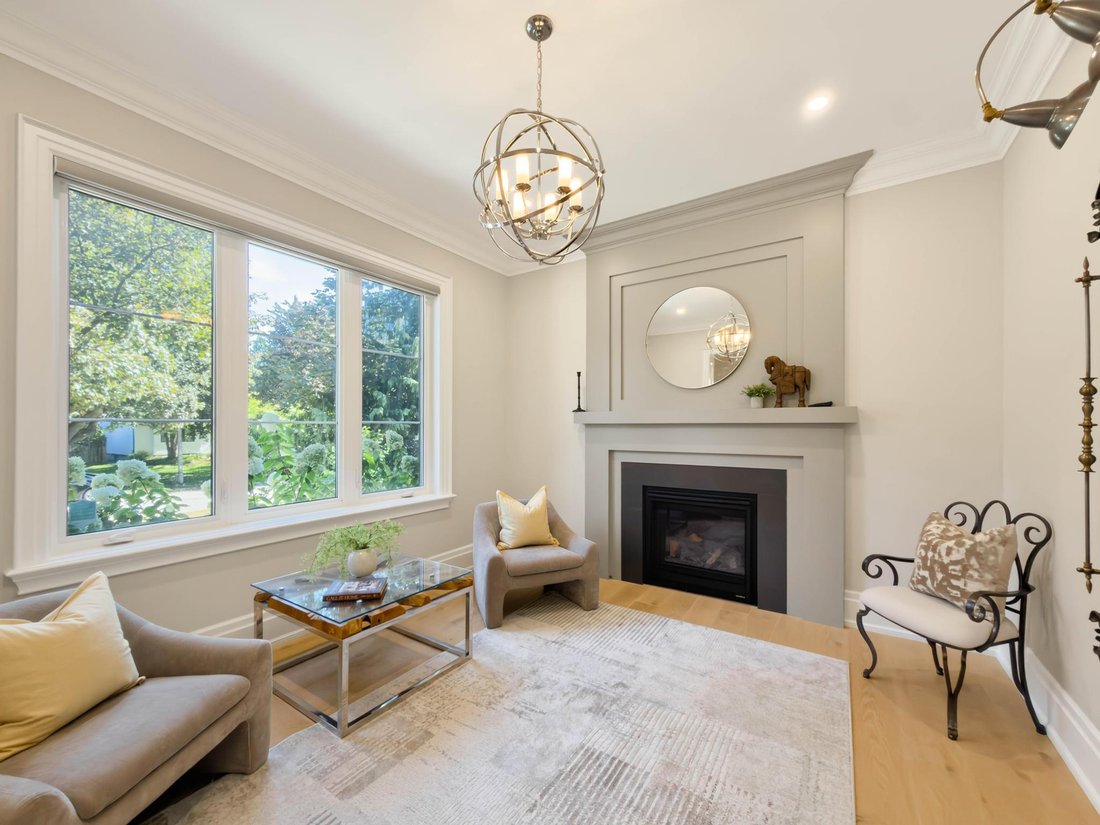 House in Burlington, Ontario, Canada 5 - 18992603