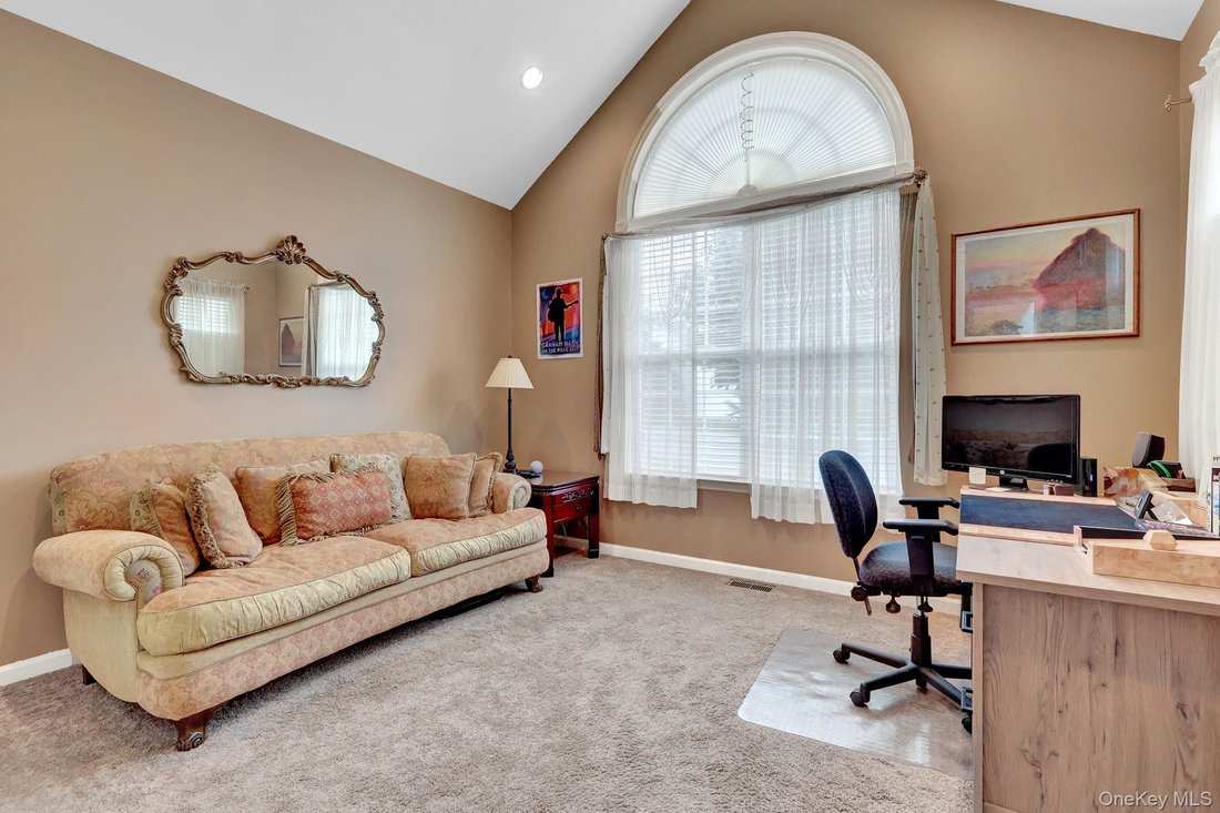 Condo in Mount Sinai, New York, United States 5 - 18996375