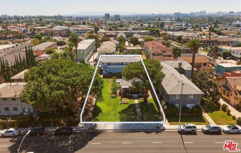 Inglewood, California, United States 4 - 18995296