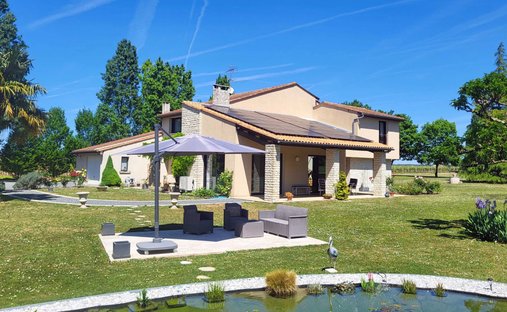 House in Triac-Lautrait, Nouvelle-Aquitaine, France 1