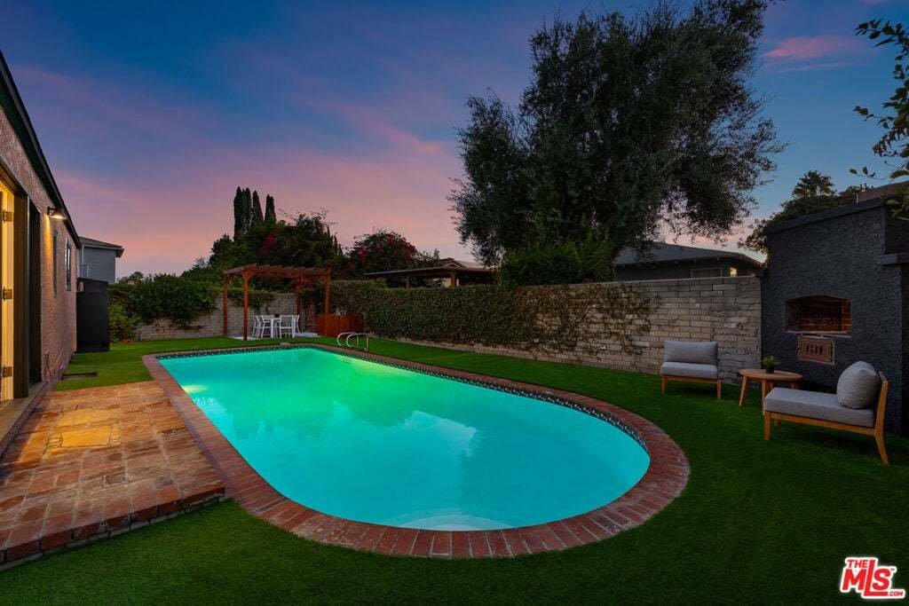 House in Burbank, California, United States 5 - 18995311