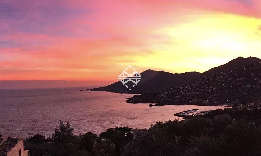 Estate in Théoule-sur-Mer, Provence-Alpes-Côte d'Azur, France 4 - 14713259