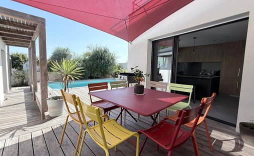 Villa in Sud, Nieul-sur-Mer, France 1