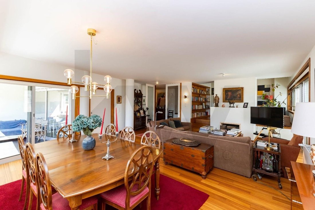 Apartment in Lordelo do Ouro e Massarelos, Porto District, Portugal 1 - 18996096
