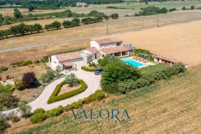 Estate in Forcalquier, Provence-Alpes-Côte d'Azur, France 3 - 18394902