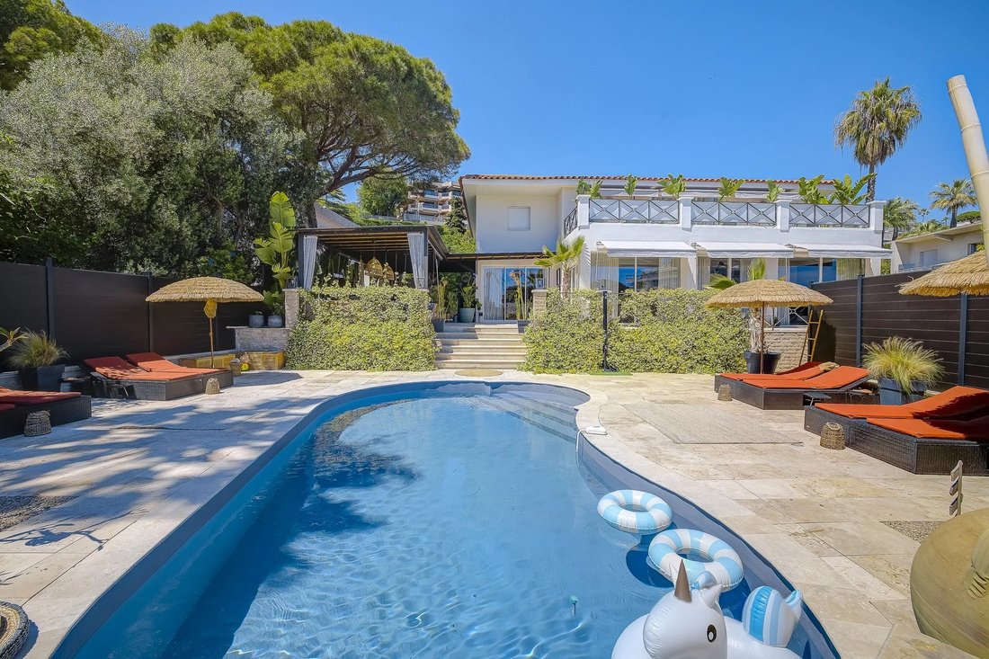 House in Cannes, Provence-Alpes-Côte d'Azur, France 1 - 18993563