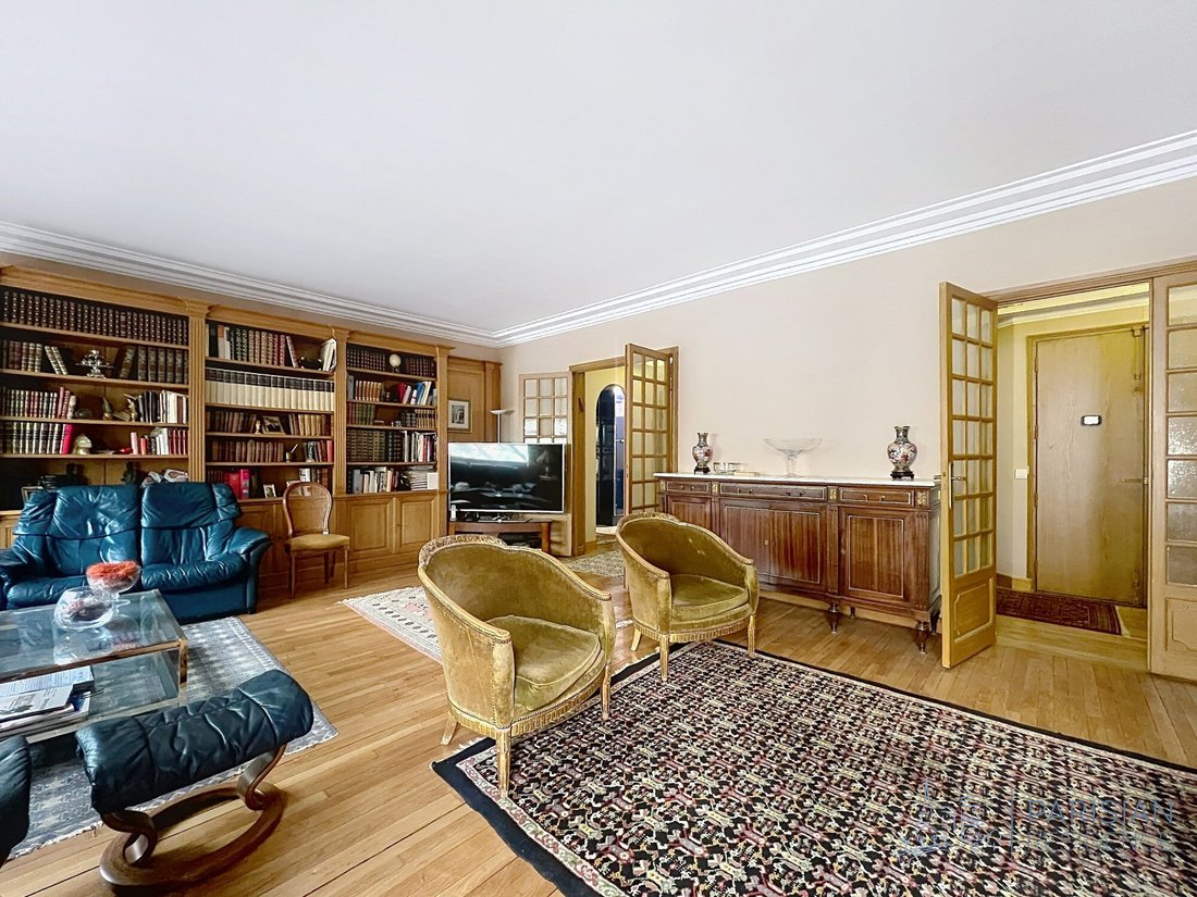 Apartment in Violet Commerce, Paris 15e Arrondissement, Paris 5 - 18997882