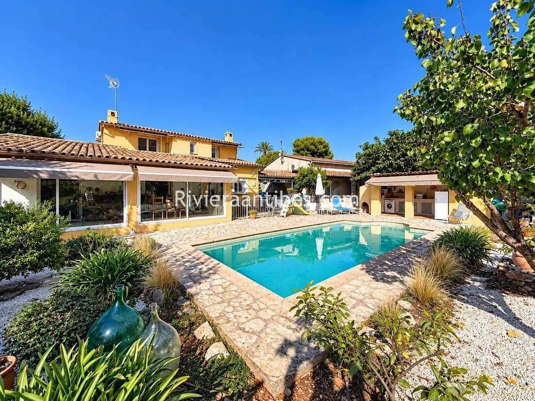 Casa a Les Cougoulins-Rastines, Antibes, Francia 1 - 18787625
