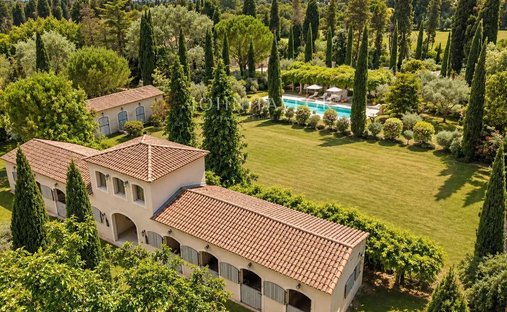 Estate in Eygalières, Provence-Alpes-Côte d'Azur, France 1