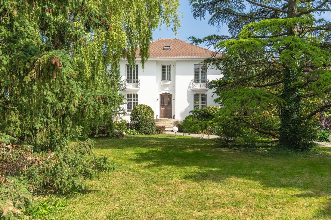 House in Divonne-les-Bains, Auvergne-Rhône-Alpes, France 1 - 17306316