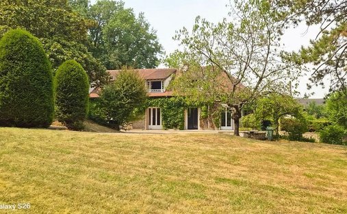 House in Centre Ville, Étampes, France 1
