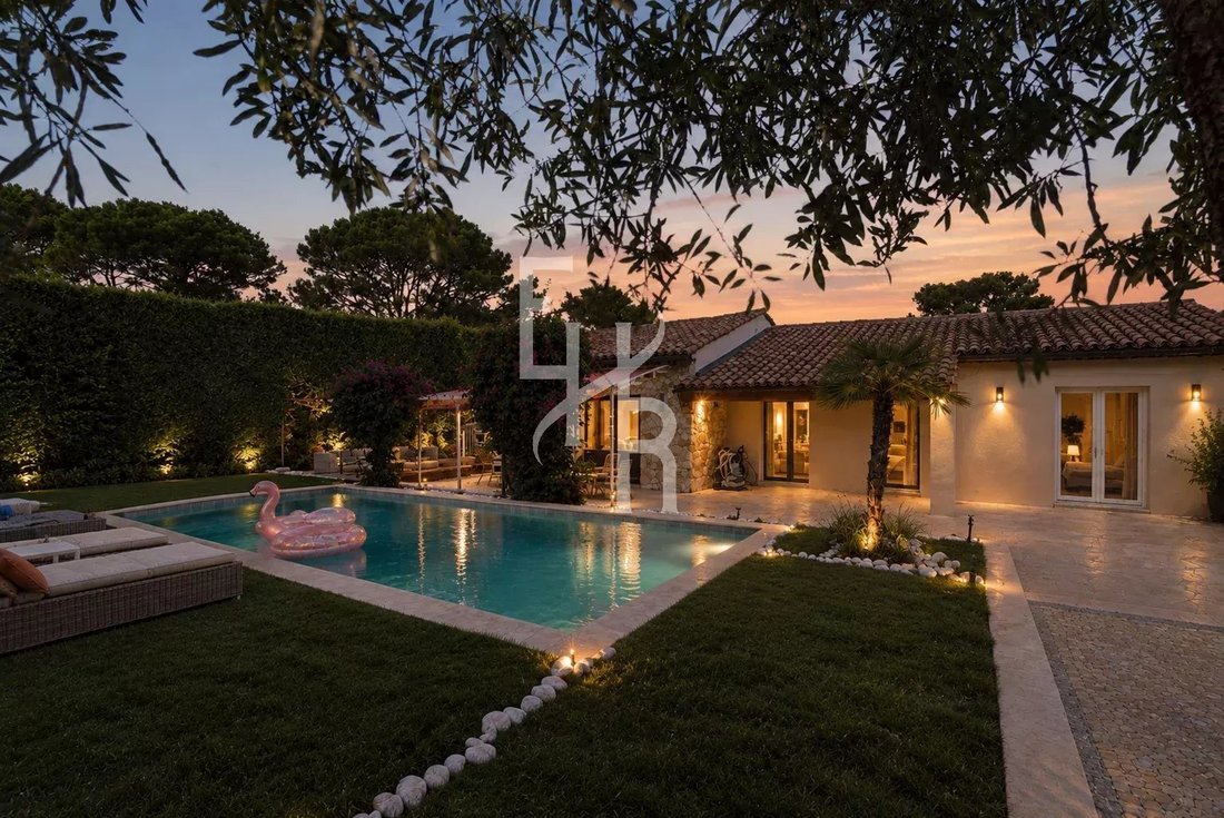 House in Mougins, Provence-Alpes-Côte d'Azur, France 1 - 18993741