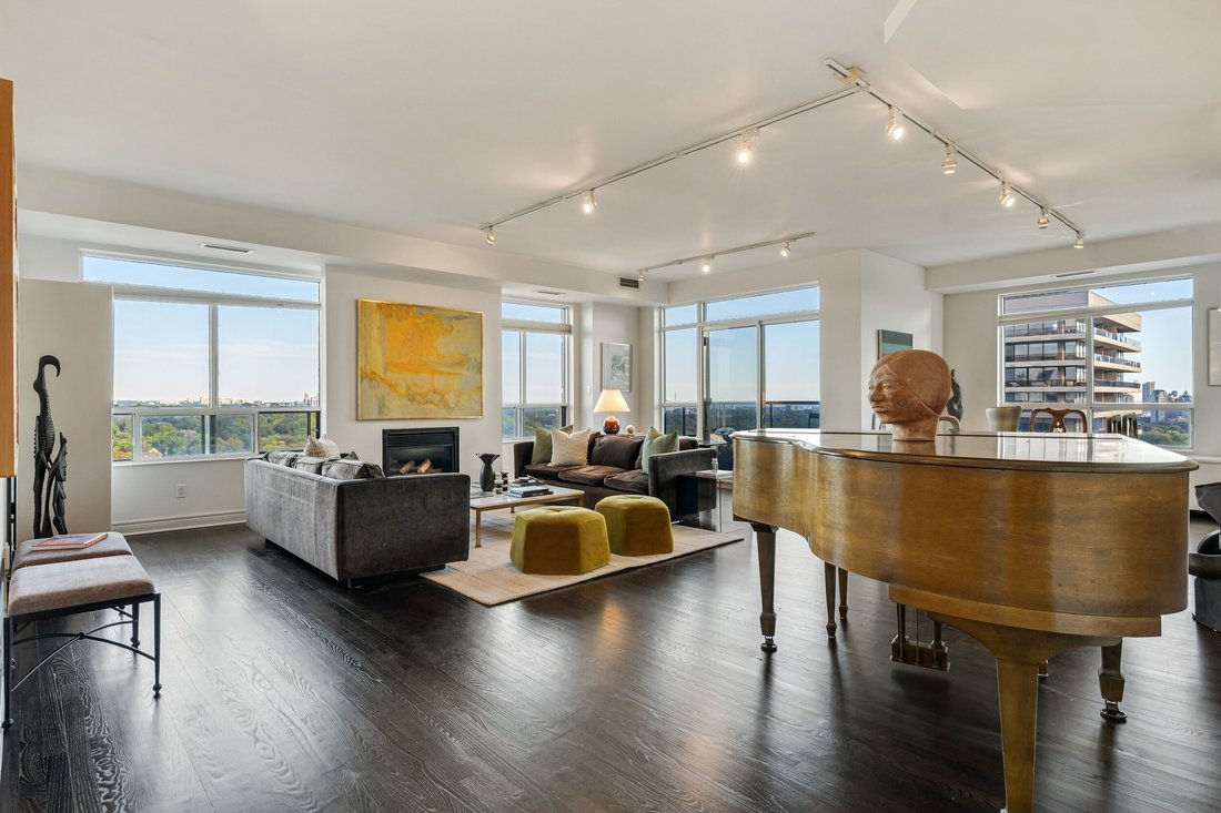 Condo in Toronto, Ontario, Canada 2 - 18998133