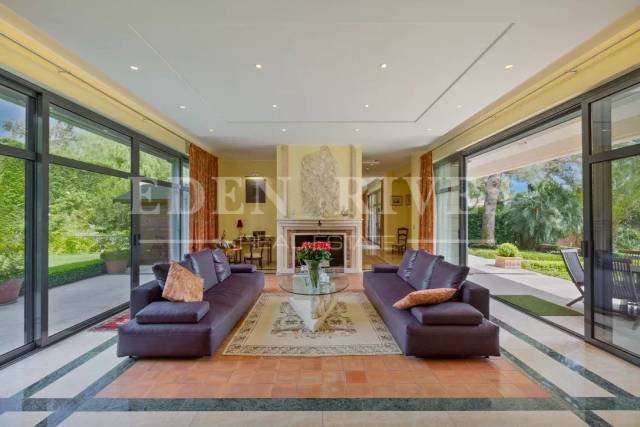 House in Fontmerle, Antibes, France 2 - 17270299