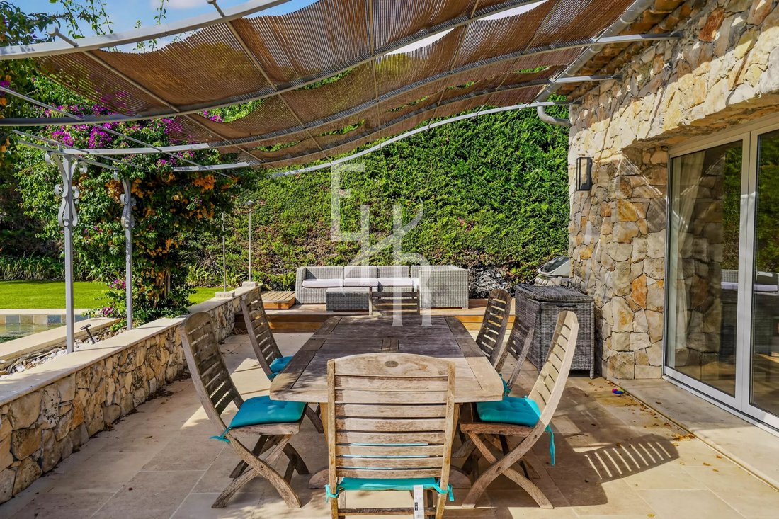 House in Mougins, Provence-Alpes-Côte d'Azur, France 4 - 18993741