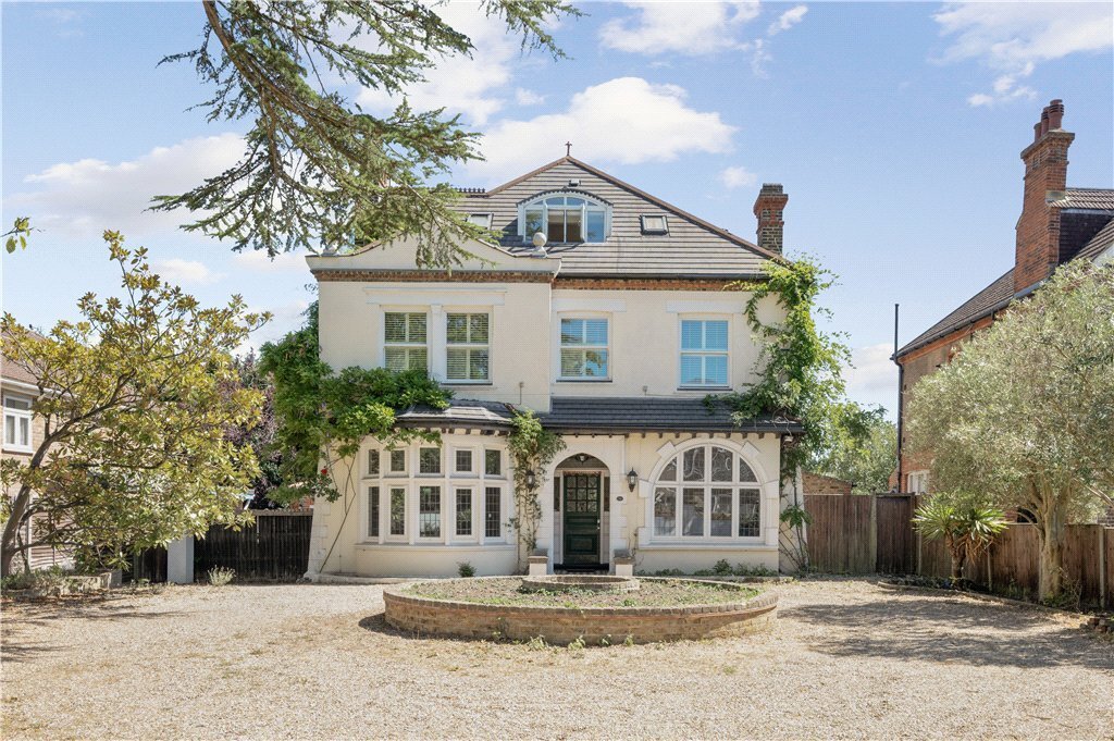 House in Epsom and Ewell, England 1 - 18992843